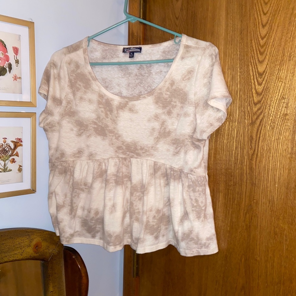 Cute cropped shirt